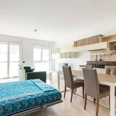 Апартаменты Elegante Bilocale, Zona Centro *