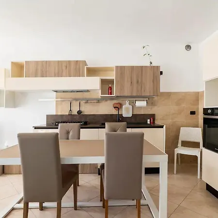 Elegante Bilocale, Zona Centro Апартаменты *